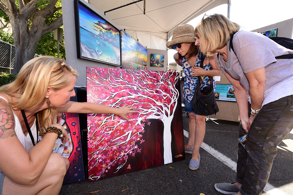 We are in need of volunteers! 🙌 Help us put on North County's favorite summer art festival by signing up today: signupgenius.com/go/10C0A4BA9A9…