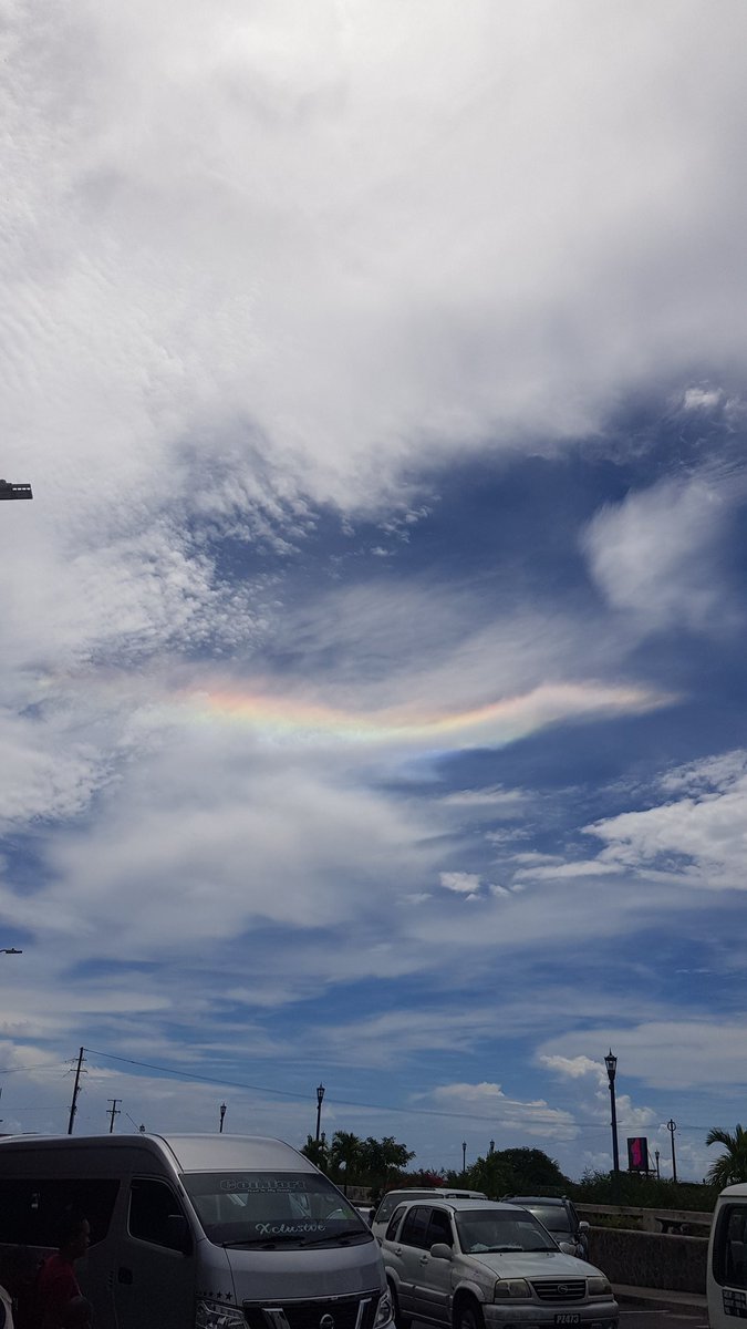 angestx's tweet photo. Caught this beautiful rainbow this afternoon while going out to lunch. https://t.co/02U8PPeMz1