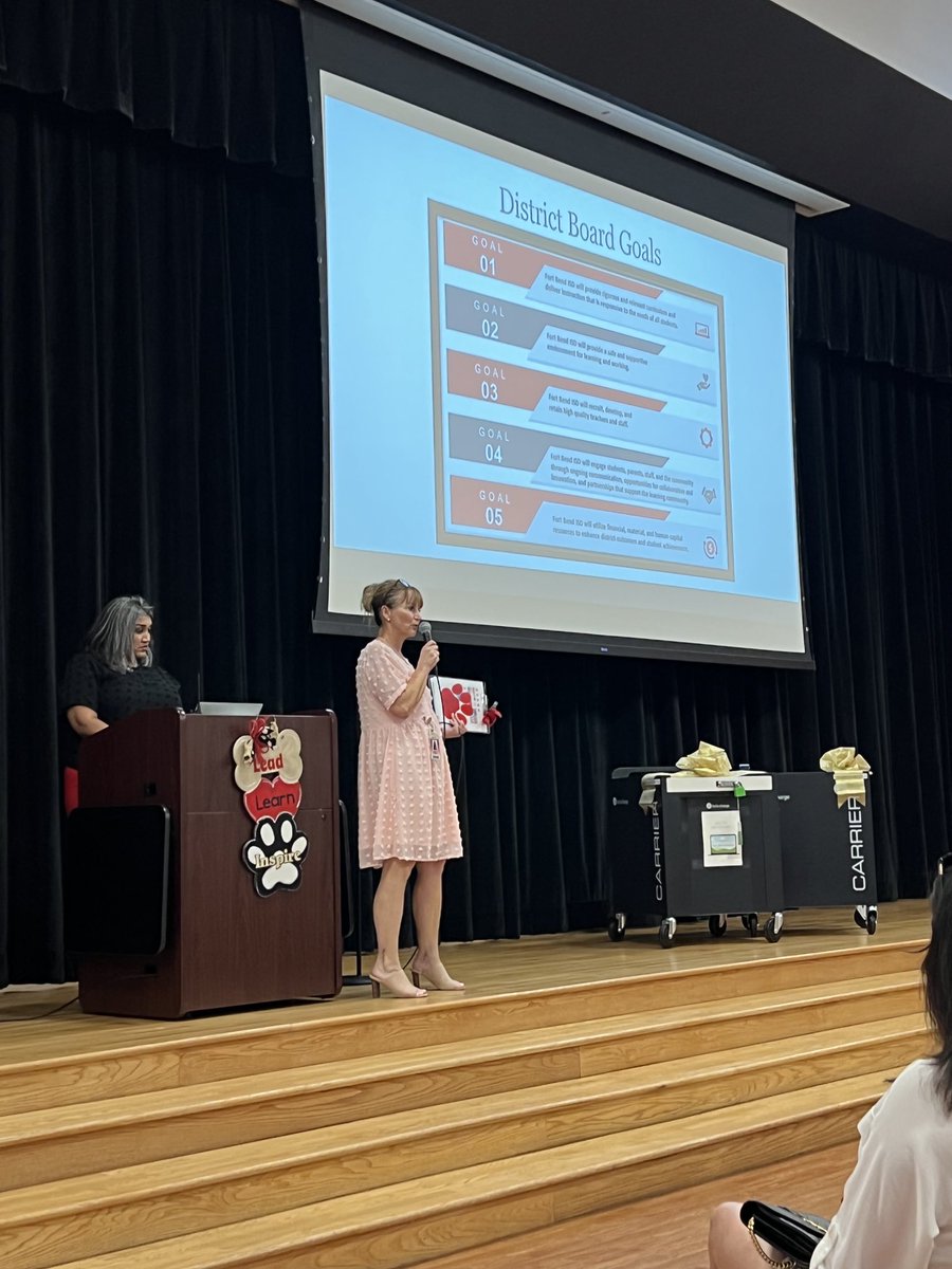 FBISDSupe's tweet photo. Open house rocking at Ann Sullivan ES! PTA thanked for their hard work &amp; donations! Principal Whisonat leading by setting tone w Board &amp; campus goals, designated A rating &amp; introductions of teachers who gave parents details for a great year! Proud Supt! https://t.co/1PkGaMZRdX