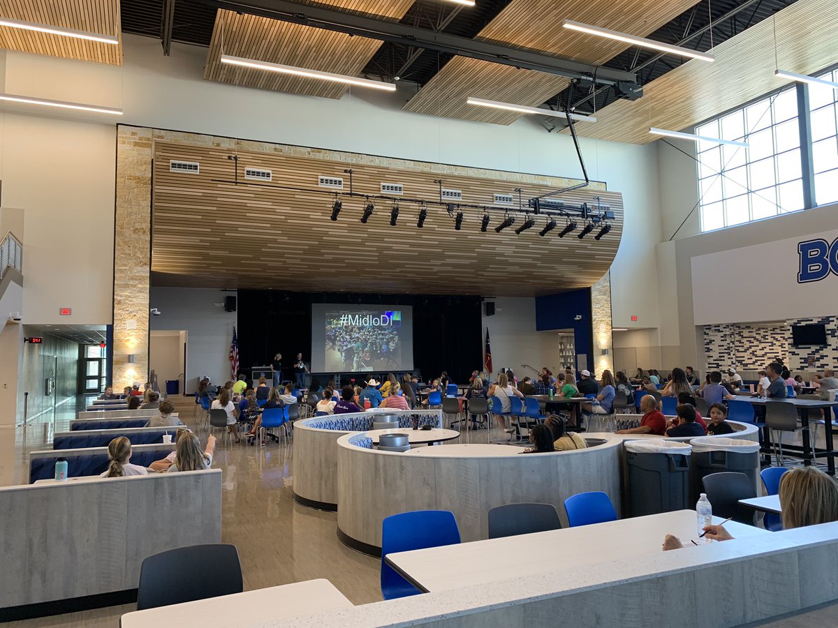 VanessaColon_05's tweet photo. We have a full house today for our #MidloDI parent meeting. Yes! 🙌🏽 #MISDProud https://t.co/acSexcd8oV