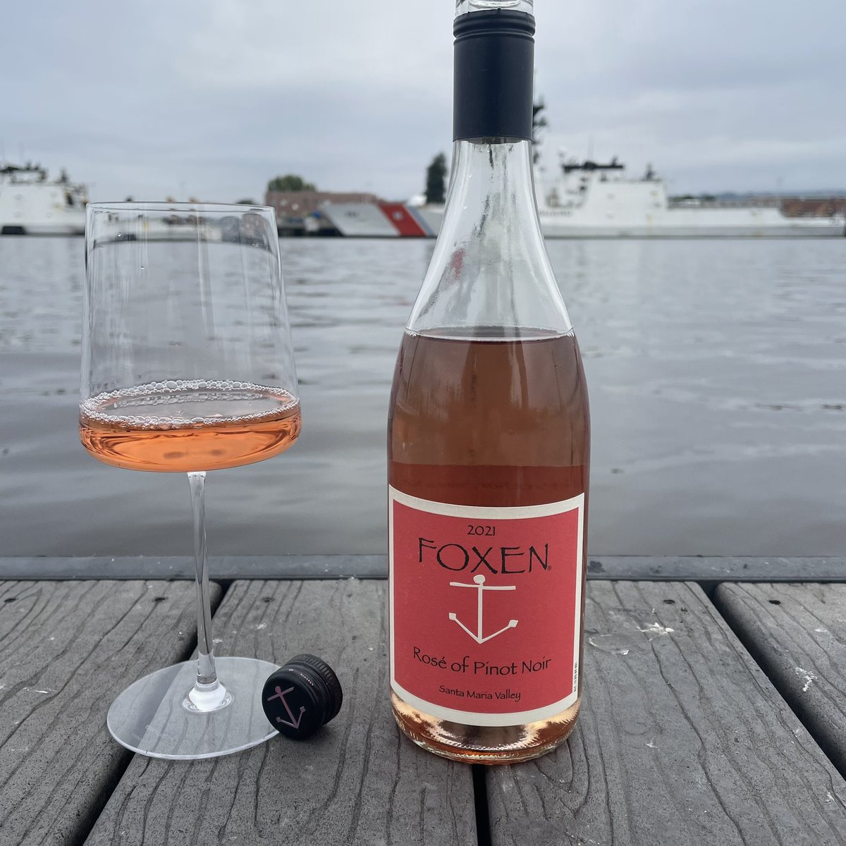 Pregaming for tonight’s #PinkSociety Party with @foxenwinery from @VisitSMV. Enjoying their rosé on the dock. This one has a nose of red cherry, orange blossom & red apple with flavors of raspberry, lemon rind & a hint of creaminess. See you in 2 hours. @jflorez @boozychef