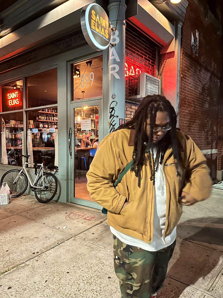 DeonsGarden's tweet photo. Wyd in the club on a Thursday??? https://t.co/fwTihLVohq