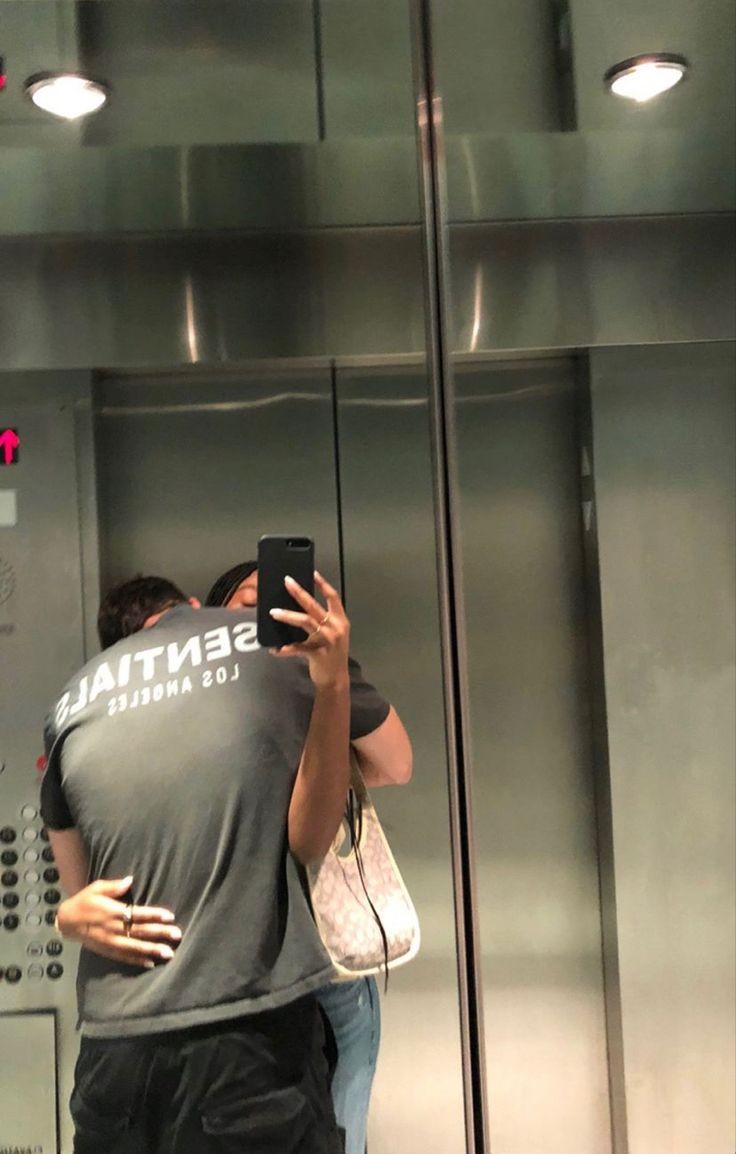 ______ ______ ______ ______ ______ 
    ← ⚪  𝑳𝒊𝒓𝒂 ⠀⠀  ⠀   ⠀   ⠀⠀  ⠀⠇                         
              ᴴᵃ ⁵ ᵐⁱⁿᵘᵗᵒˢ

As vezes a gente berra palmitagem♡