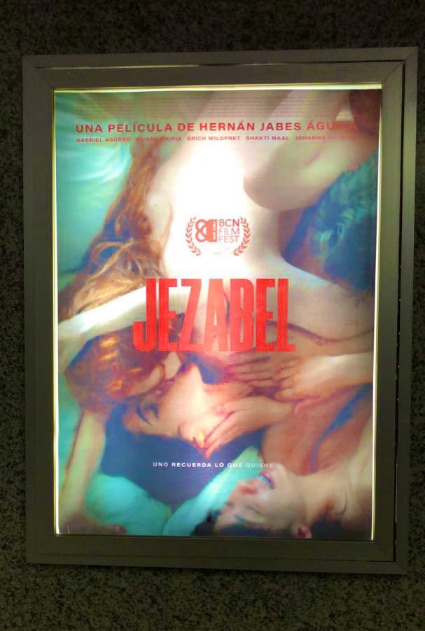 El cine venezolano es el que es a lo largo de su historia. Se hace con mucho esfuerzo, pasión y cariño. Pero también construye mitos y comete errores. Errores que impiden su evolución. Egos. Intereses... “Que arrecha es la memoria… uno recuerda lo que quiere… como quiere” A.B.