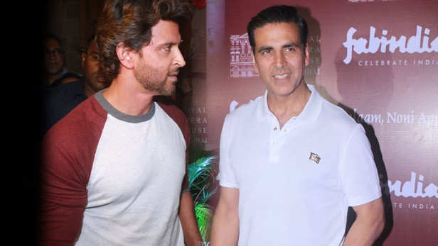 Hardyrajput07's tweet photo. Wishing to the most hardworking, 
From comedy to action to thrillers movies, KHILADI AKSHAY a very happy birthday from HRITHIK FANS..
Hope u will reach more milestones in the Future!! @akshaykumar
#HappyBirthdayAkshayKumar https://t.co/XT3MRiGebq