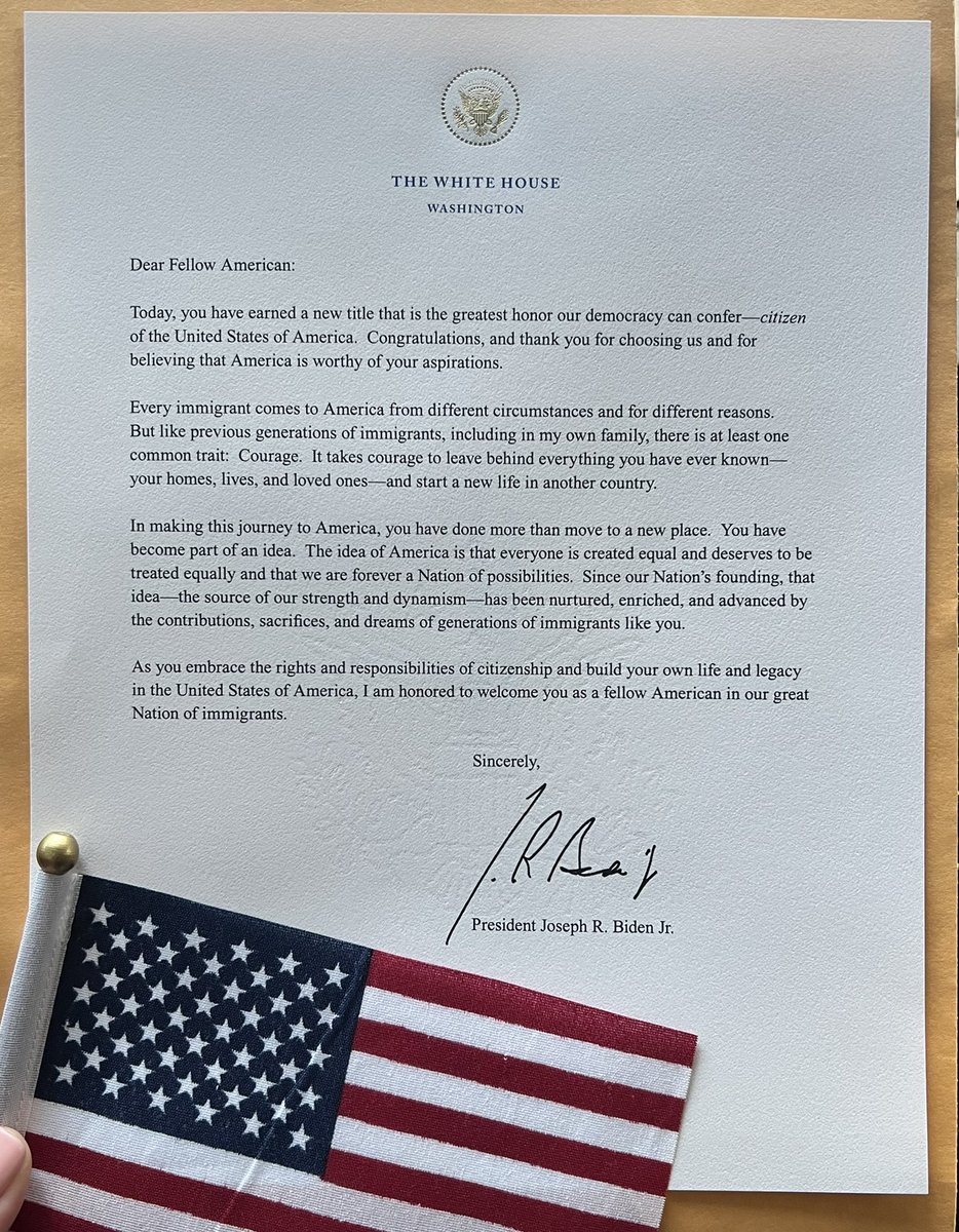 Alty_RN's tweet photo. 22 years in this beautiful country. Today I became a US citizen 🇺🇸 🇺🇸 🇺🇸 🇺🇸 🇺🇸 https://t.co/HH3i4wjFYp