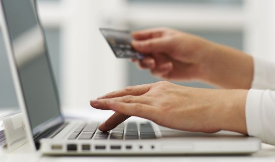 jsara66's tweet photo. Como podemos ver en la actualidad no es novedad que las personas se comunican, organizan y hacen compras de productos en servicios atravez de las computadoras.@SimIntegrado  @jpaguayb #Etnografíavirtual #Contenidoacadémico #netnografia https://t.co/WhHMqgGO7z