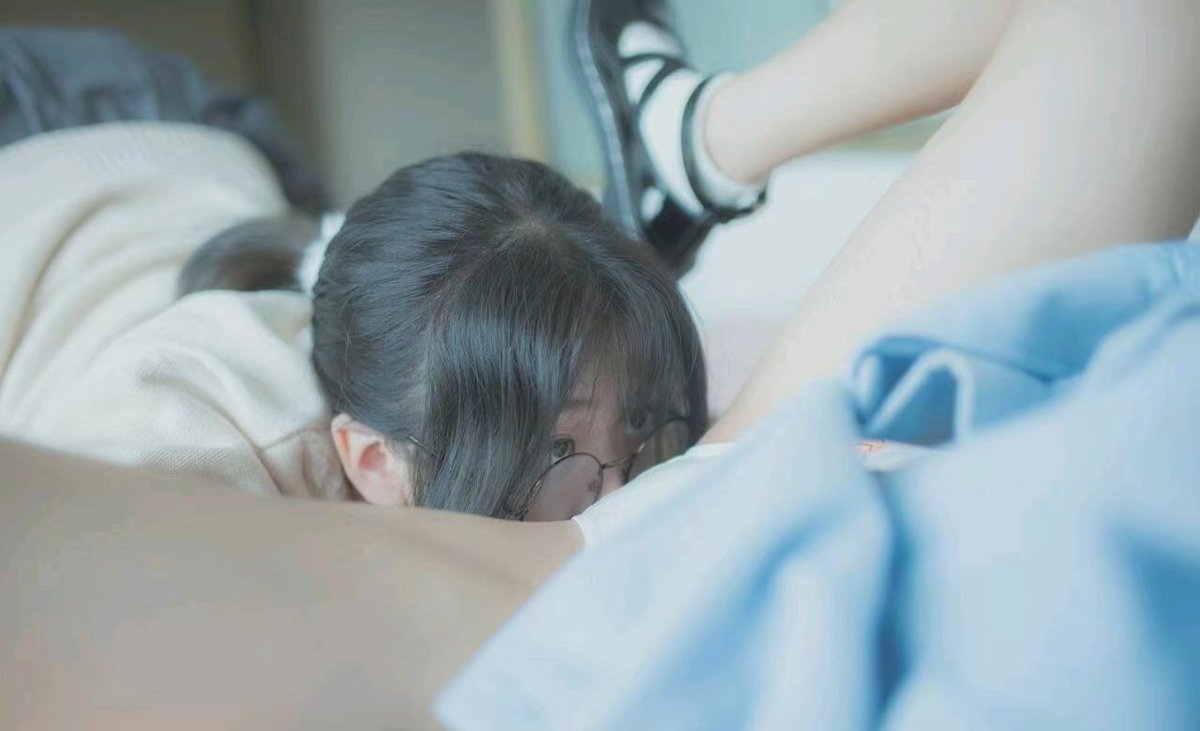 milifuqi's tweet photo. 还记得第一次踏入圈子，要从和第一对夫妻见面开始说起，我们称呼他们燕子夫妇，我老婆是属于清纯娇小玲珑可爱的，燕子姐是典型的微胖丰满欲女类型，和我老婆天然反差，也是我一直梦想中想尝试一下的类型，那天我们一起吃了烧烤，他们因为有过几次经历但是没有实践，听她们说着他们以前的故事。篇幅限制 https://t.co/MYHExRIuFr