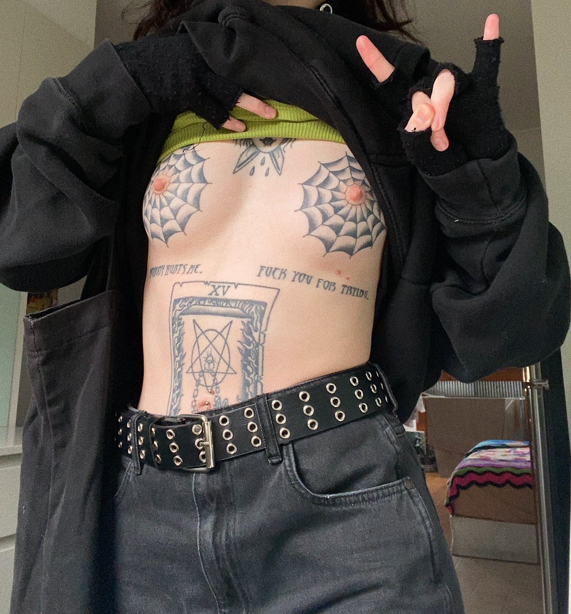 SalemWoodss's tweet photo. kiss with a fist 🤍 https://t.co/5oUd6DpX9q