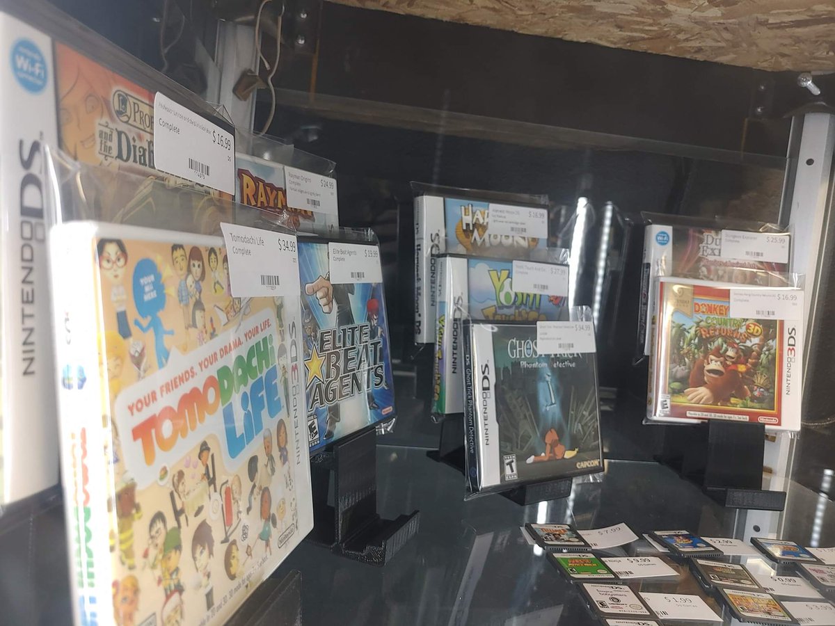 RetroGameVault's tweet photo. Hey everyone! We are always putting new stuff out here at the Retro Game Vault! Here's some pics of just a few of the highlights! as always, We are open from 12-7 every day but Sunday, Hope to see you soon! https://t.co/cOAQTR02Rt