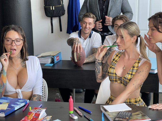 Behind the scenes on  my new porn movie OUT NOW ⬇️  https://t.co/YKGMssrgzD Featuring @vanessasicotte<a href="/tag/boss"class="tags"><span>#boss</span></a><a href="/tag/dominatrix"class="tags"><span>#dominatrix</span></a><a href="/tag/mistress"class="tags"><span>#mistress</span></a><a href="/tag/bosslady"class="tags"><span>#bosslady</span></a><a href="/tag/domination"class="tags"><span>#domination</span></a>