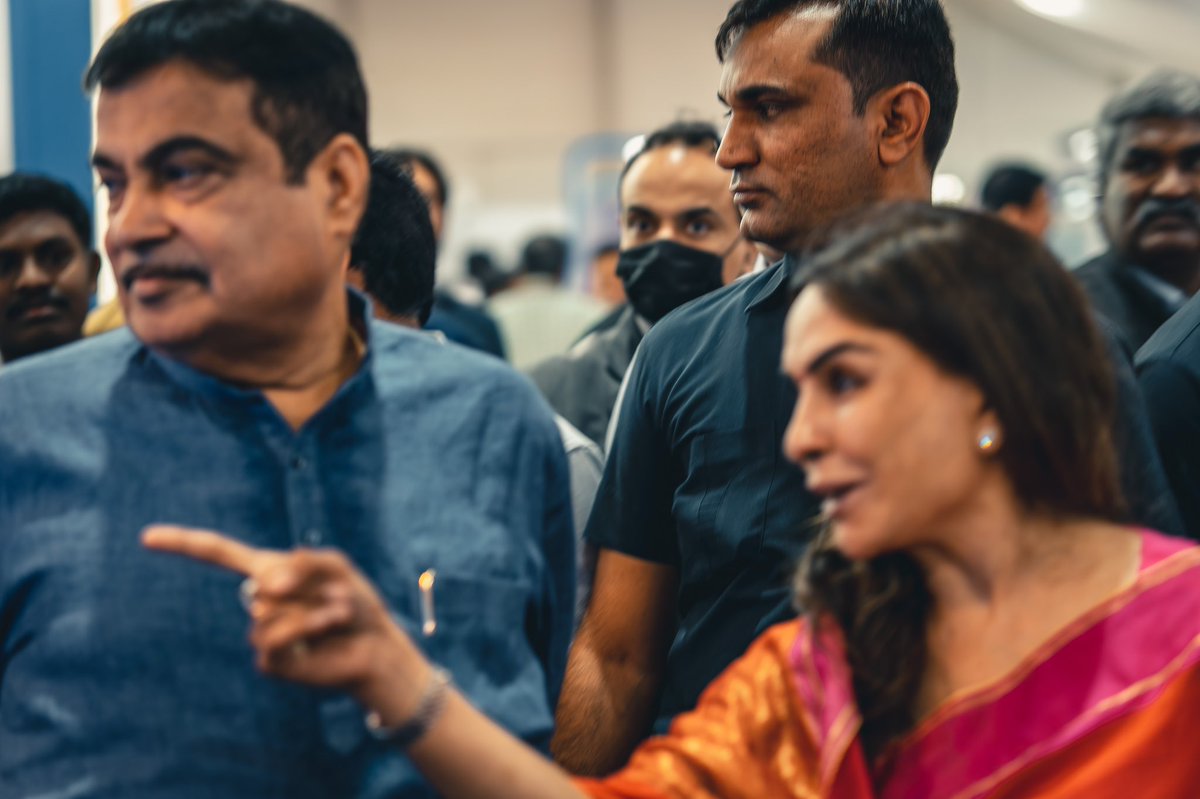 HarjinderTalwar's tweet photo. Gratitude to the Hon’ble Minister @nitin_gadkari ji for visiting and interacting with us and for giving the #Comvision team an opportunity to showcase our initiatives and projects at the #Manthan expo in #Bengaluru yesterday. @MORTHIndia @NHAI_Official https://t.co/jNeikWzrcV