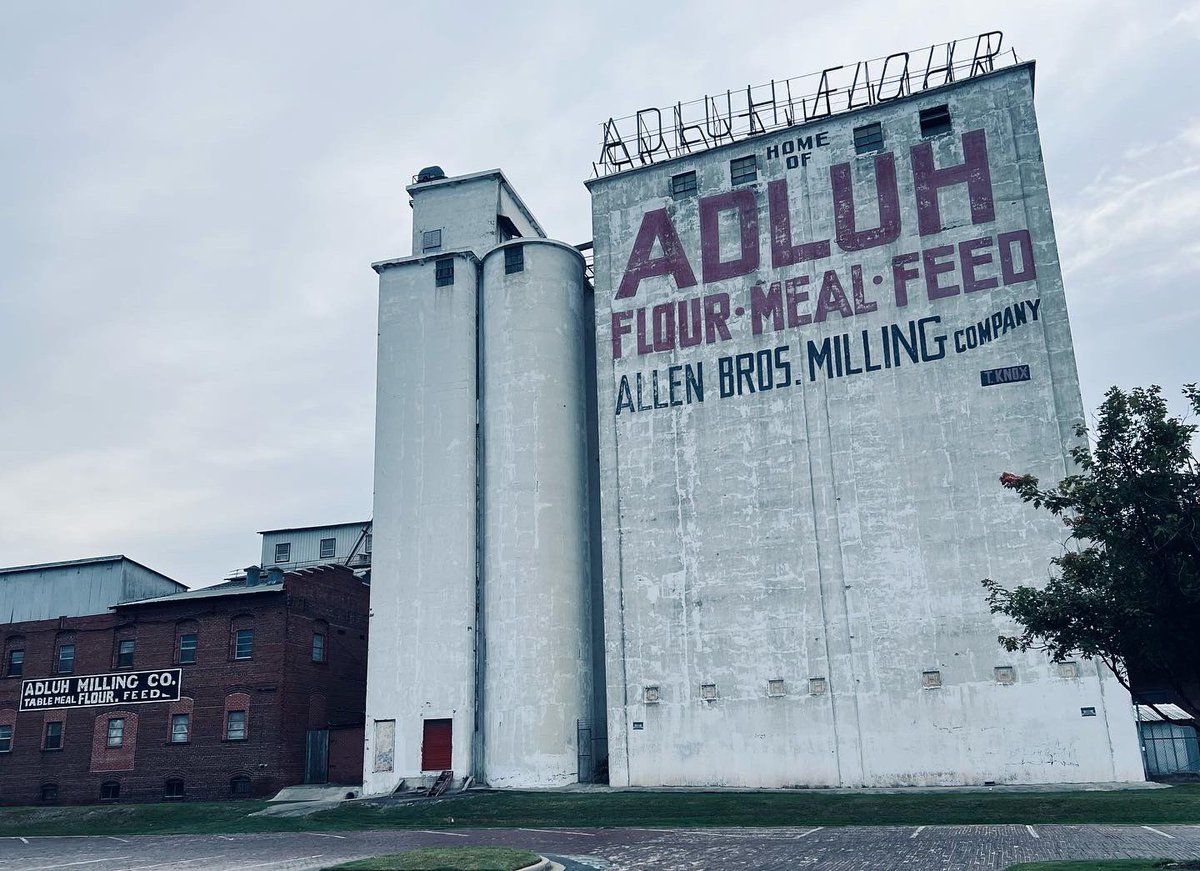 CLParedes's tweet photo. I love exploring new places on morning runs when I travel. Thank you @columbiasc for a safe and beautiful running experience this week! #realcolumbiasc #runhappy #saferunning #runningmotivation #runningtraveler https://t.co/SxPnUkJC8Z