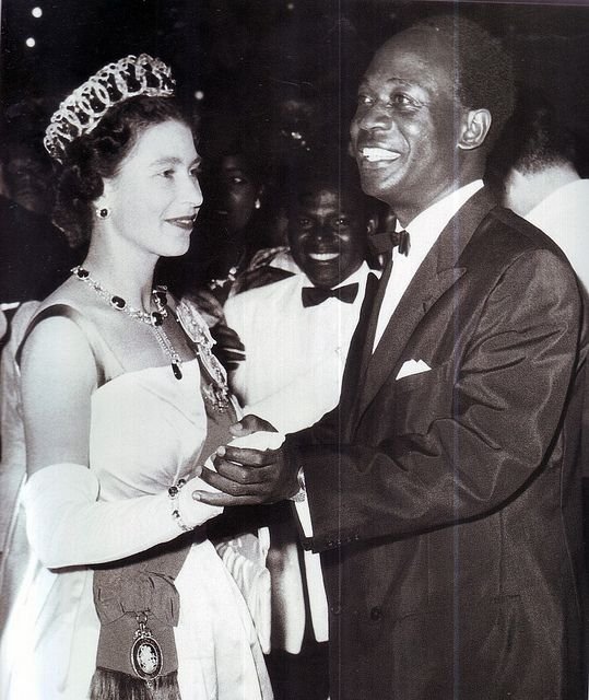 _am_igo_'s tweet image. Queen Elizabeth ii Moments with African Leaders

|Thread!🧵

Dancing with Kwame Nkurumah of Ghana