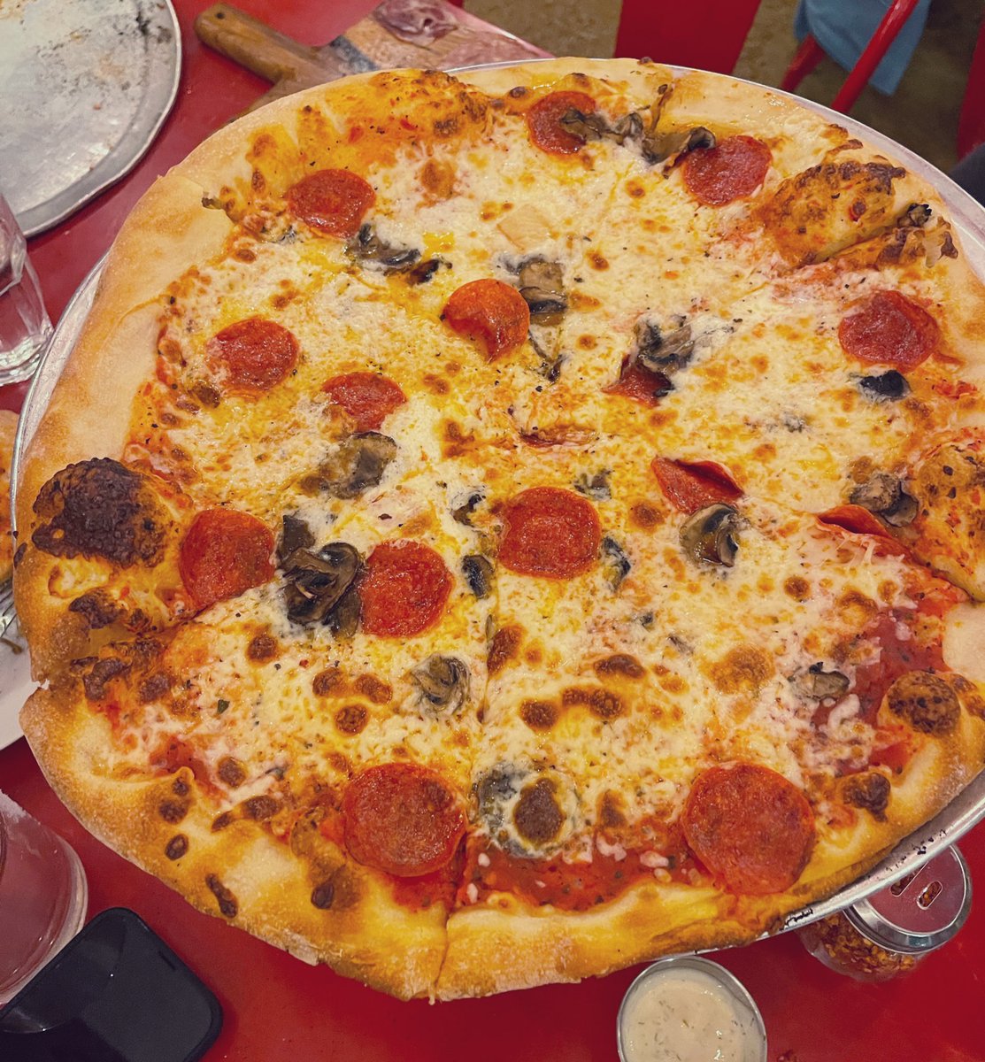 PuroPincheSA's tweet photo. Fave late night eats #pizzapizza #sanantonio https://t.co/1bSNCLh55b