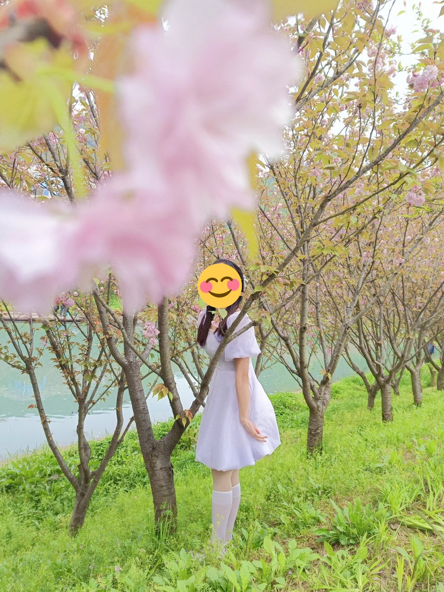 milifuqi's tweet photo. 那次聚会上，我们将6个人能进行的所有亲近游戏都完了一遍，不知道为啥，现在脑海里经常浮现当时3个女生，互相玩的场景，他们穿着我带去的情趣制服，彼此热吻，互摸的动作，一下子就将心中的欲火全部勾引而出。现在换地方了，一直想找一对能合得来，彼此什么都能接受的夫妻。在次体验一下别样的乐趣。 https://t.co/v5rlUzyyNx