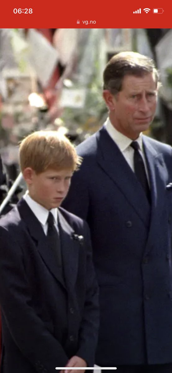 Kevin Bryne og Charles 
Kongen (Charles III) til høyre.