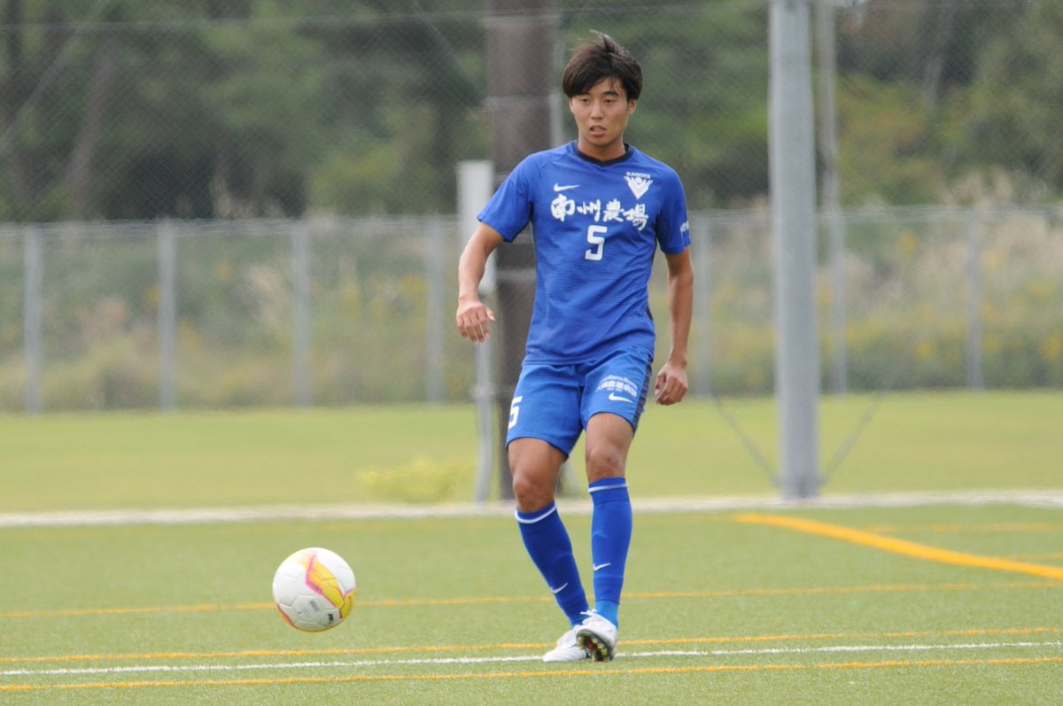 kanoyafootball's tweet photo. 🔵J2熊本へ加入内定のお知らせ🔵

弊部 4年 DF 宮㟢 海斗
（ロアッソ熊本ユース 出身）の
#ロアッソ熊本 
'23年加入内定が発表されました。

出身は熊本市。
守備力に加え、
安定したビルドアップや
正確なロングパスが魅力のCBです。

熊本の皆��、よろしくお願いします。
https://t.co/fTuEcMLSQM https://t.co/0U85AHDhfR