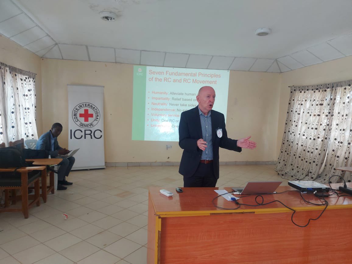 L_Blazeby's tweet photo. In Jos, Nigeria today to speak with health care workers on the #protectionofhealthcare, at the Jos University Teaching Hospital - holding a workshop to integrate a module on #HCiD into the curriculum and hearing their experiences of violence against healthcare  
@ICRC_Nigeria https://t.co/DE1xrY0E35