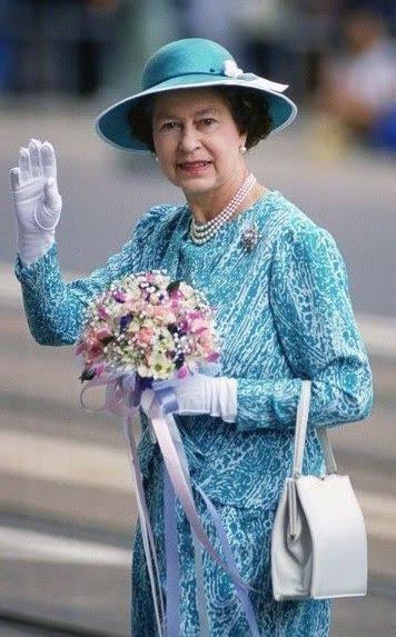 Brabham_F1V's tweet photo. 👸🏻 A rainha Elizabeth II estará presente em nossos boxes para poder assistir ao próximo GP https://t.co/Ib1e5tWxSv
