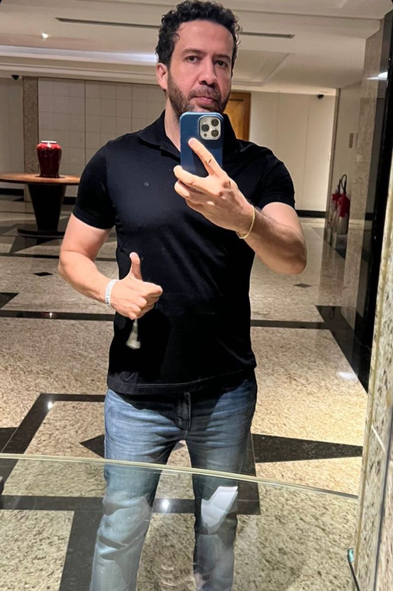 Bolsominions não chorem! Quem morreu foi a rainha, o rei do gado continua aqui firme e forte! 😎