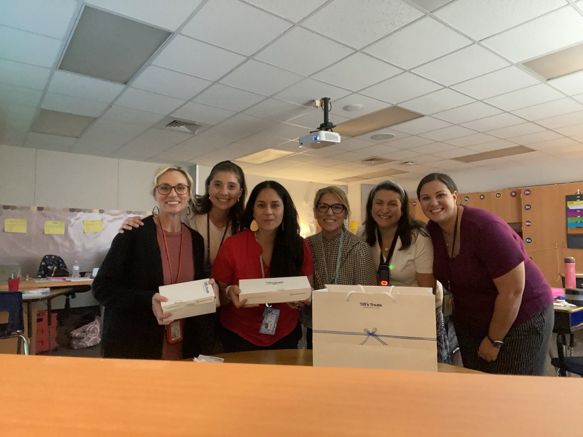 AmyZampini's tweet photo. Our day was made! Thank you @Crysrommuel for the amazing treats! We are so blessed to work in such an amazing district! #RESmagic https://t.co/BbrOoYEOCl