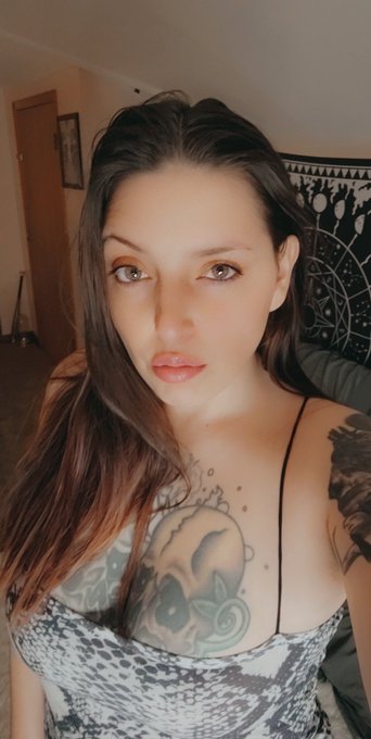 Tomorrow is Moving Day, Buy me breakfast Luvs 🧡 https://t.co/hZrbEzXhxL https://t.co/wmMgu2mrAL