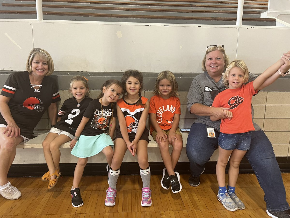 CampbellNatt's tweet photo. Preschool is ready to see a Browns win this weekend to start the new season 🏈 🧡🤎 @AVONELC https://t.co/RWX1GJNXic