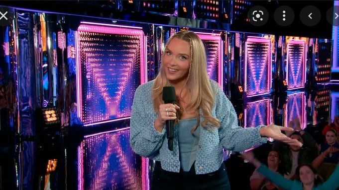 Dancing with Myself by Shakira tweet media