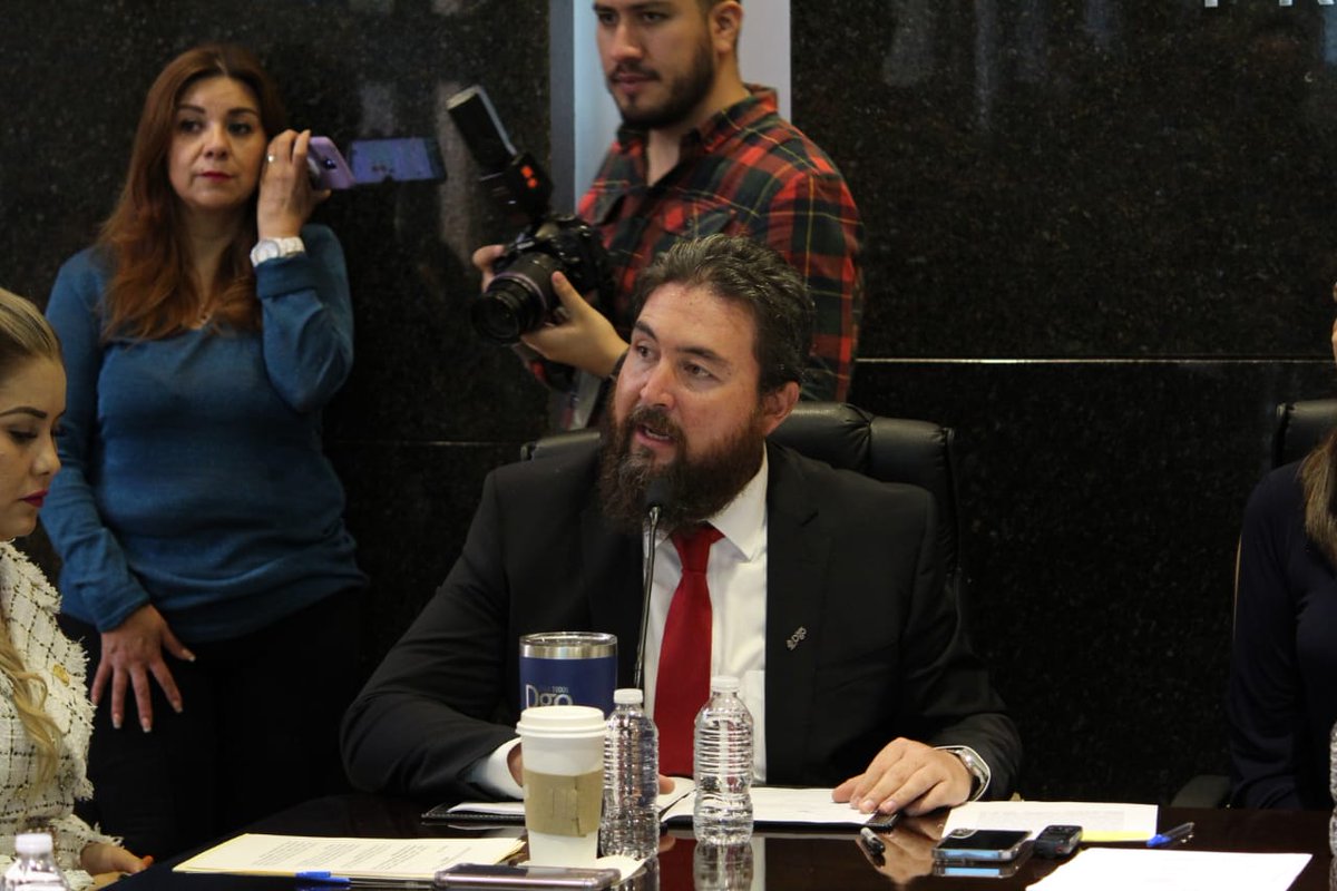 GabDurango's tweet photo. Hoy la Coordinadora @RosarioCastroL estuvo acompañando a los titulares de @SRNYMA Ing. Alfredo Herrera; @stypsdgo Lic. Israel Soto y @SECOEDDGO MD Raquel Arreola quienes destacaron avances dentro de la Glosa del VI Informe del @gobdgo https://t.co/6qYgsQUTDG