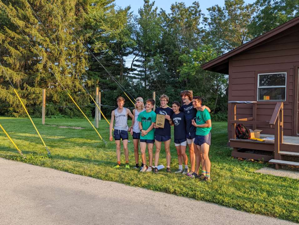 Clintonmenxc's tweet photo. Ladish invitation today! The boys took 1st! Scoring 29 points!!Solid performances by Dylan Yurs and Oliver melson (6th and 5th place.) Breakout race by Reagan Flickinger (2nd place) And our Captain Quinn Mccabe took his second win in three races! Amazing job to everyone today! https://t.co/2nZj7rgPqs