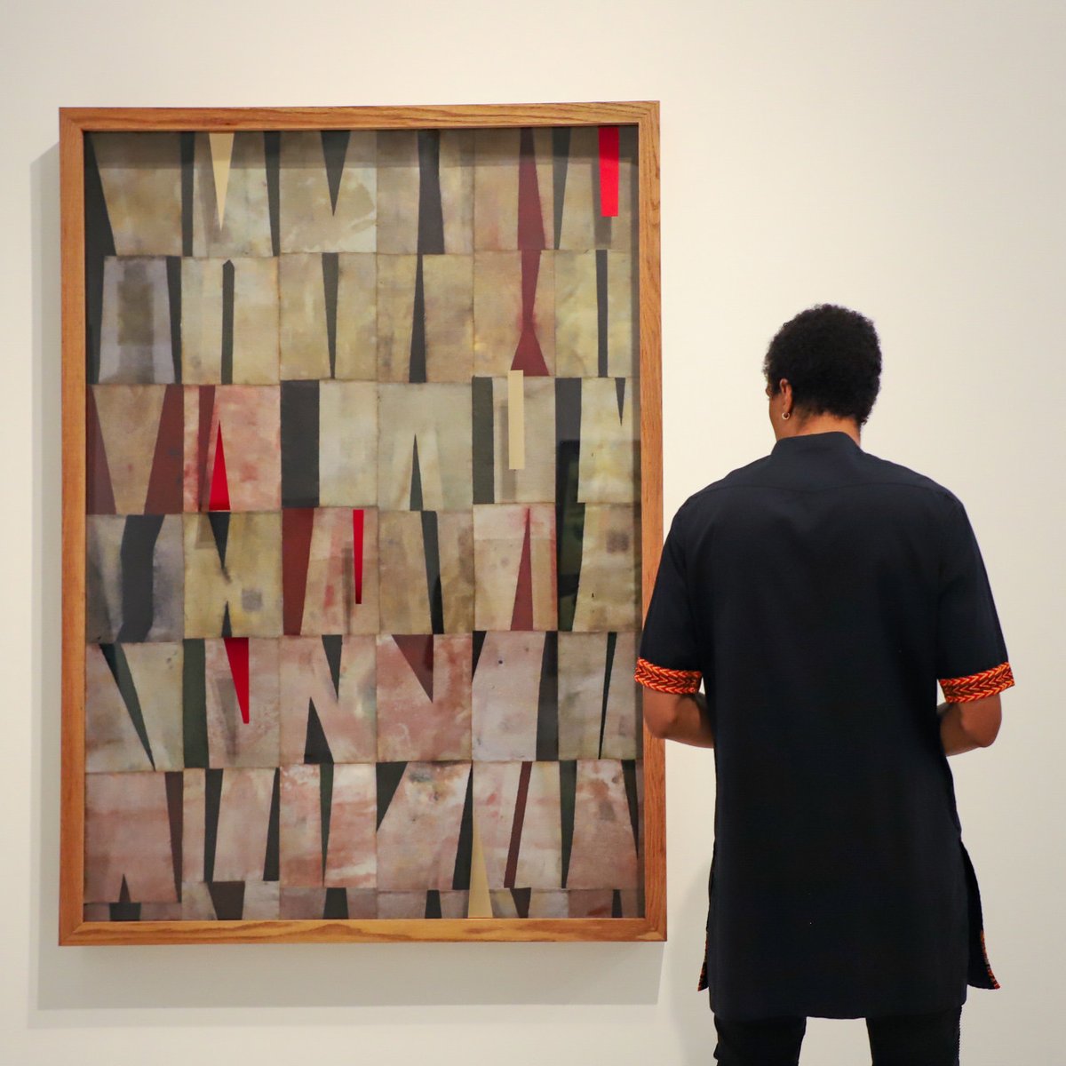 knoxart's tweet photo. 🎨 "Mahalia," 2021, #mixedmedia including flock and acrylic paint components mounted on board, with window tint elements adhered to glazing © Radcliffe Bailey. Courtesy of the artist and @JackShainman Gallery, New York #knoxart https://t.co/oJqJXqjeI0