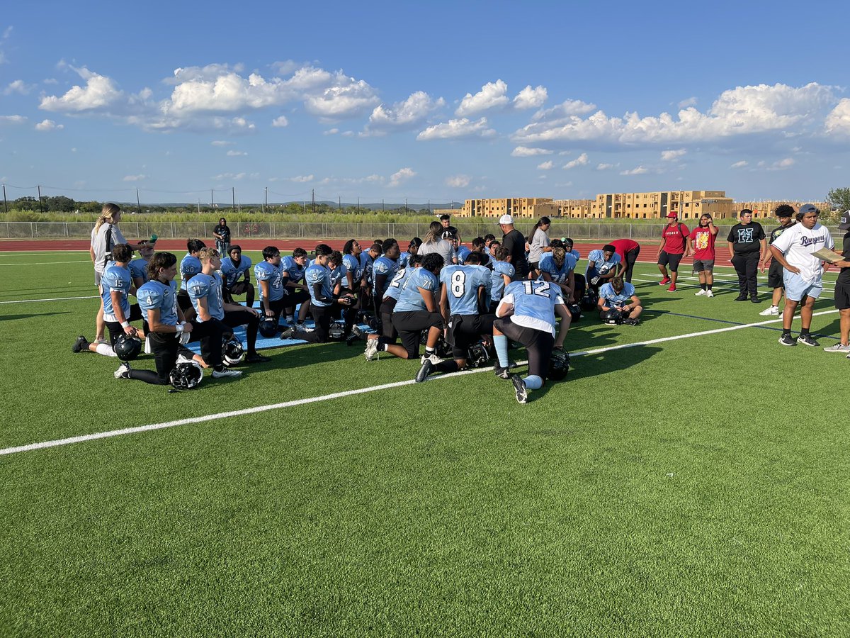 Congratulations to our JV Blue team on a hard fought victory vs Brennan. Throw your Talons Up! <a href="/coachesalas/">Eddie Salas</a> <a href="/NISDHarlan/">Harlan High School</a> <a href="/NISD_Athletics/">NISD_Athletics</a> <a href="/NISD/">Northside ISD</a>