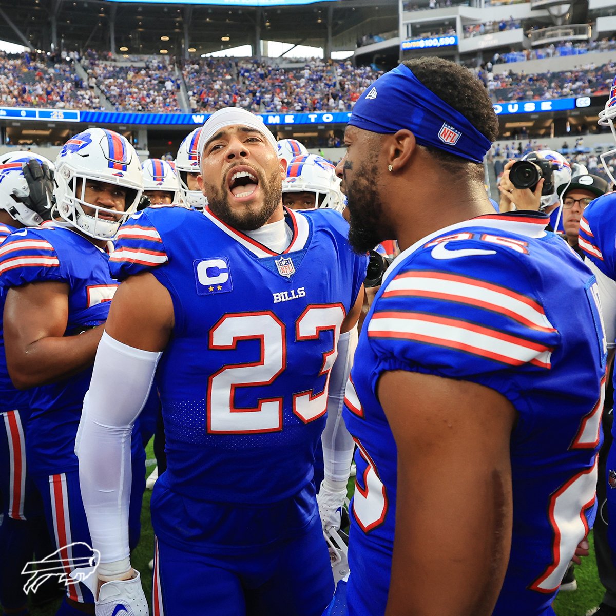 BuffaloBills's tweet photo. Them boys be HYPE. 😤

#BUFvsLAR | #BillsMafia https://t.co/hSI17IpLDJ