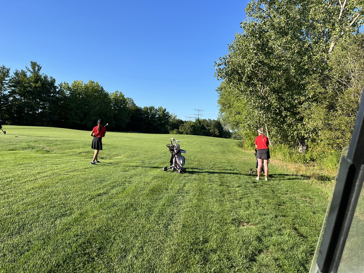 GlandVGirlsGolf's tweet photo. Great win tonight against Voorheesville 131-176 at Orchard Creek. Medalist Megna Naidu shot an impressive 40. #freeapples ๐ @GoDutchAthletix ๐๏ธโโ๏ธโค๏ธโณ๏ธ๐ https://t.co/GTQt9a3TmG