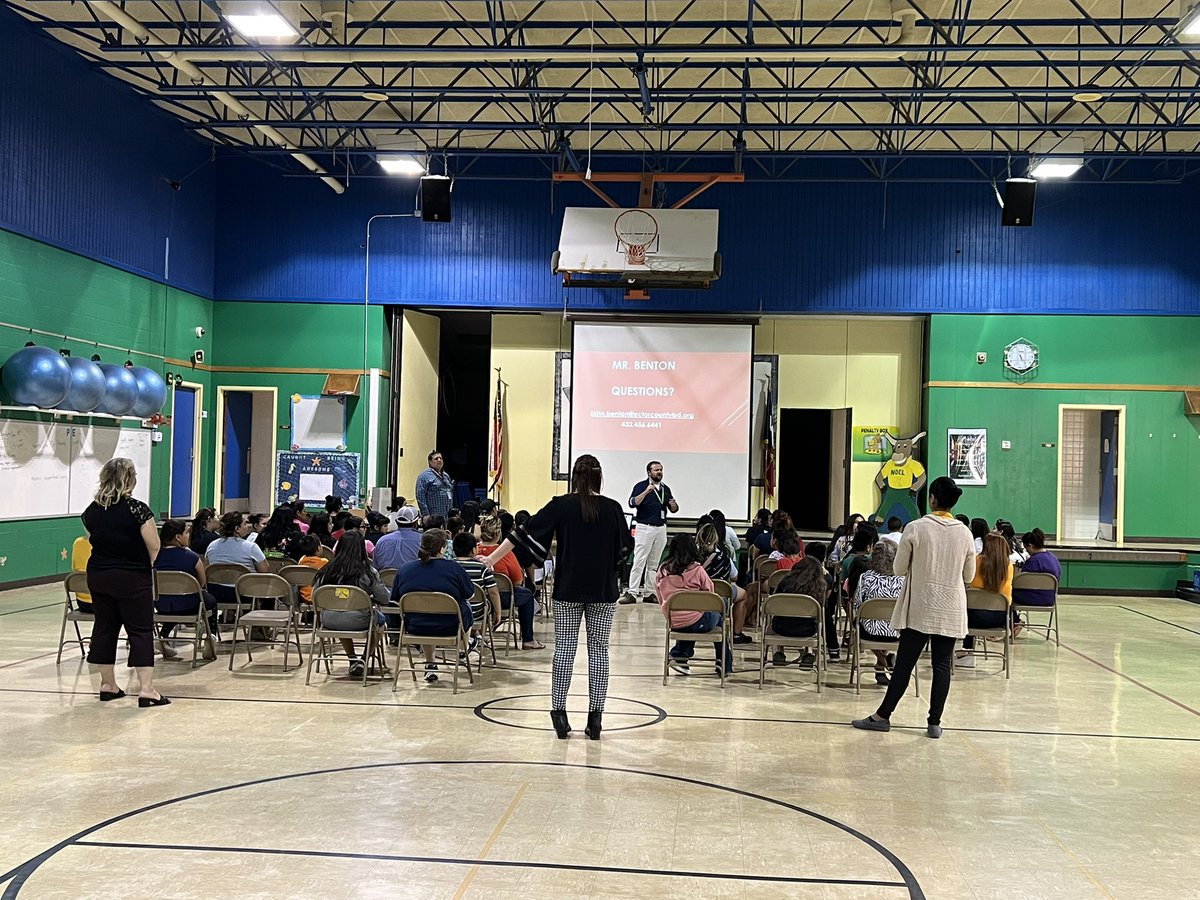 JennieChavez15's tweet photo. Open house was a success. Lots of families came out tonight. @EctorCountyISD @marcelamacias20 https://t.co/C1vLK3cGqH