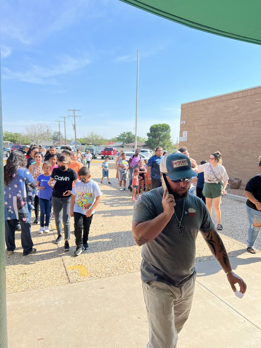 JennieChavez15's tweet photo. Open house was a success. Lots of families came out tonight. @EctorCountyISD @marcelamacias20 https://t.co/C1vLK3cGqH