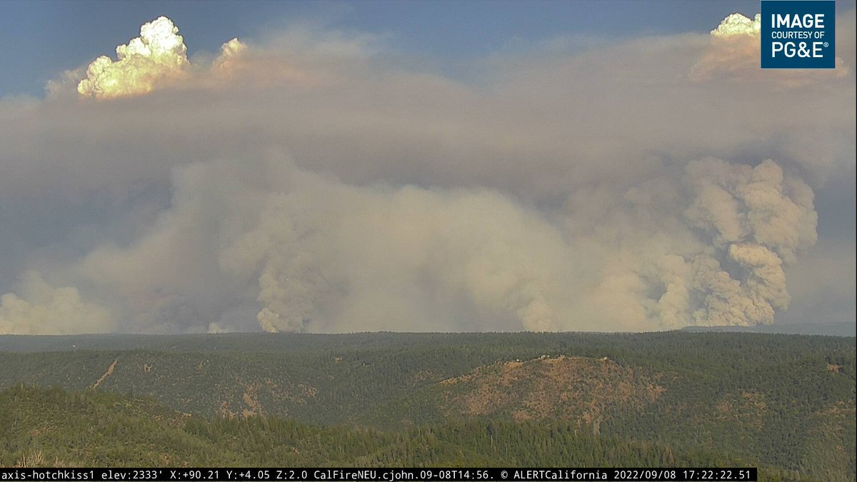 CAFireScanner's tweet photo. #MosquitoFire (#Foresthill, Placer Co/El Dorado Co) -The fire has been mapped at 13,705 acres as of about 4:42pm by FIRIS. +5,500 acres or so since 1pm mapping. The fire is ~.9 of a mile from Gold St/Foresthill Rd. Map link: https://t.co/tmP4qp8yEY https://t.co/xlD0LzAVAX