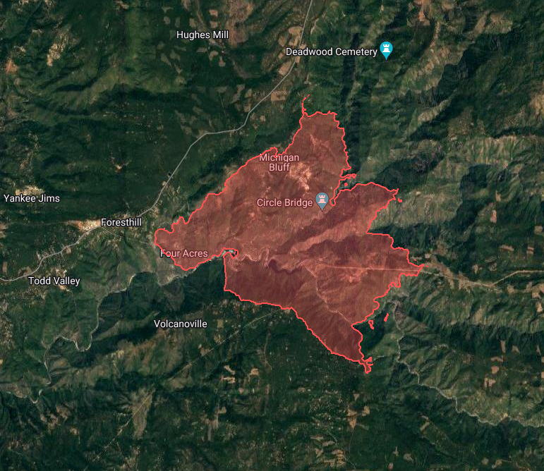CAFireScanner's tweet photo. #MosquitoFire (#Foresthill, Placer Co/El Dorado Co) -The fire has been mapped at 13,705 acres as of about 4:42pm by FIRIS. +5,500 acres or so since 1pm mapping. The fire is ~.9 of a mile from Gold St/Foresthill Rd. Map link: https://t.co/tmP4qp8yEY https://t.co/xlD0LzAVAX