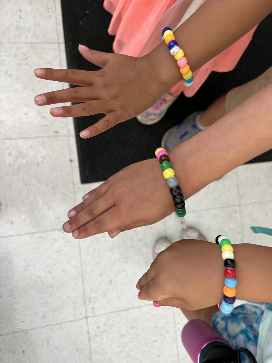 Wolfman1st's tweet photo. Happy 20th Day of School…a few days late! Zero the Hero brought us beads to count using ten frames. Then we made bracelets. Such fun! 2️⃣0️⃣ https://t.co/JCy293W7mE