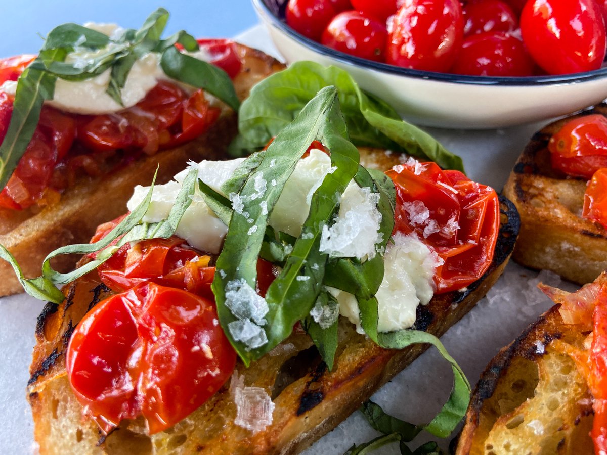 FoodStyleUncork's tweet photo. Blistered Tomato Bruschetta With Burrata and Sherry

Plucked from the vine-ripened sugar plumb grape tomatoes, abundantly adorn crunchy rustic Italian Pugliese sliced bread. Get the recipe @ https://t.co/hThNrpWigr #BruschettaRecipe @FoodStyleUncorked #FoodStyleUncorked #Recipe https://t.co/y1lk2mWC3z