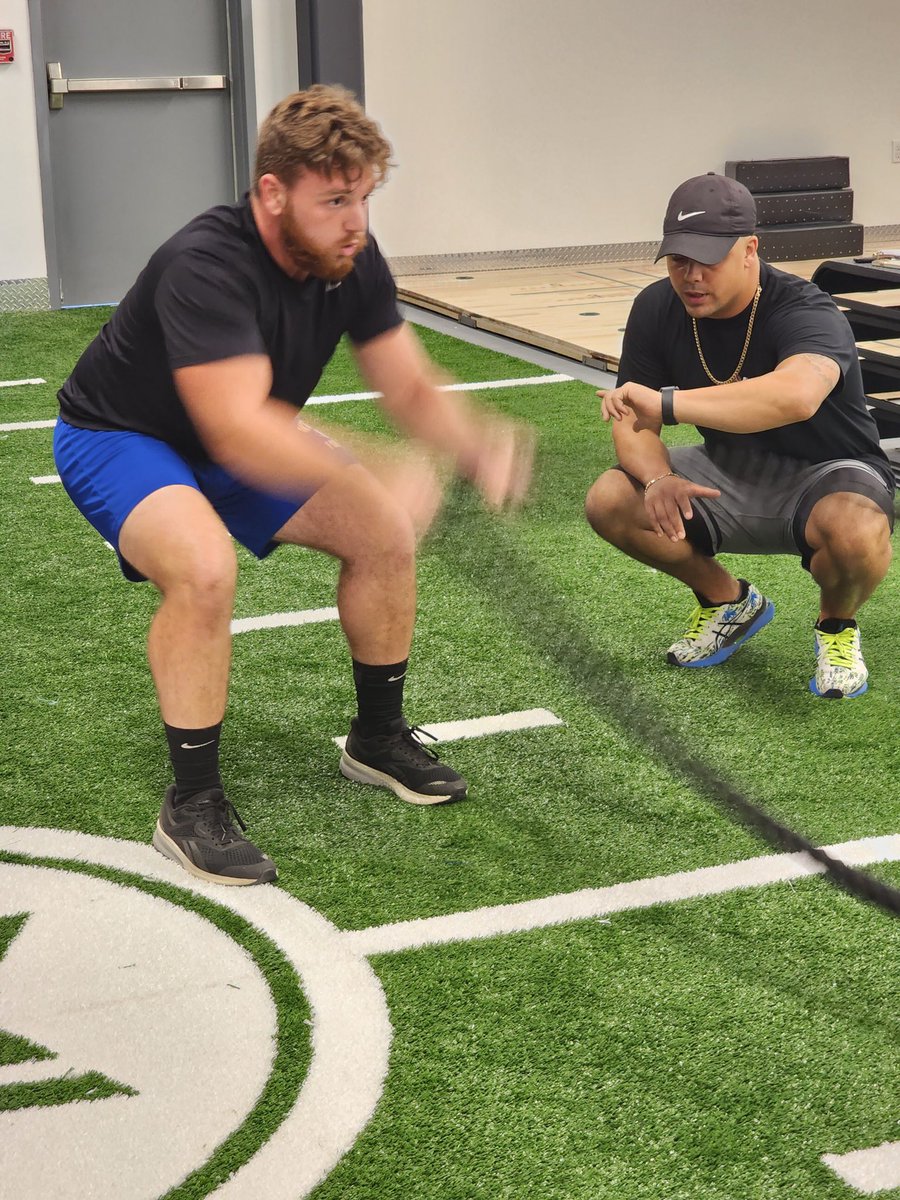 ARHudsonValley's tweet photo. It was great having @WizardAthletics Senior Captain Ryan Lombardi stop by to get some work in with us this evening! @ARHudsonValley @CoachTolosi @coachcrown1 @hudsonvalleyFB We look forward to continuing to work with you! #speed #power #football #agility #ARHV https://t.co/6I8ieUmOfL