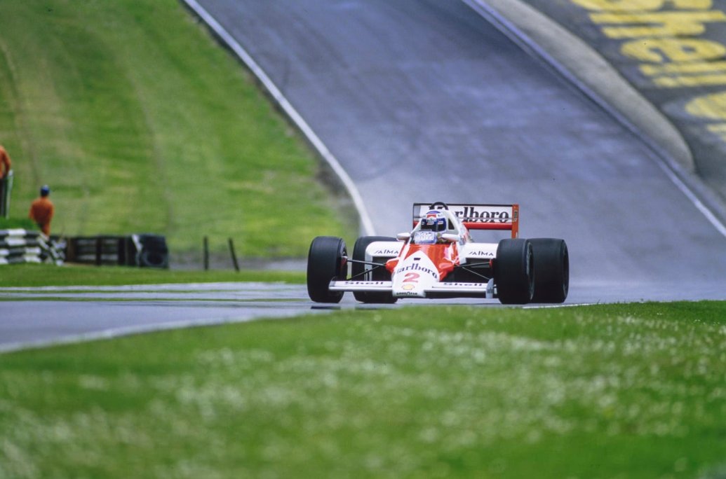 Formula1Verse's tweet photo. QUALY - 🏁🏴󠁧󠁢󠁥󠁮󠁧󠁿🌤️

- Em um Qualy bastante apertado, @NelsonPiquetF1V (@Mclaren_WF1) É O POLE POSITION!!! 
- @RMorenoF1V (@Brabham_F1V) vem em boa fase e arranca um ótimo P3
- @gbergerf1v (@WRacingF1V) parte de sua melhor posição no ano
- Patrese (@ferraridosexo) bate e larga de P15 https://t.co/AXiMbG3dSi