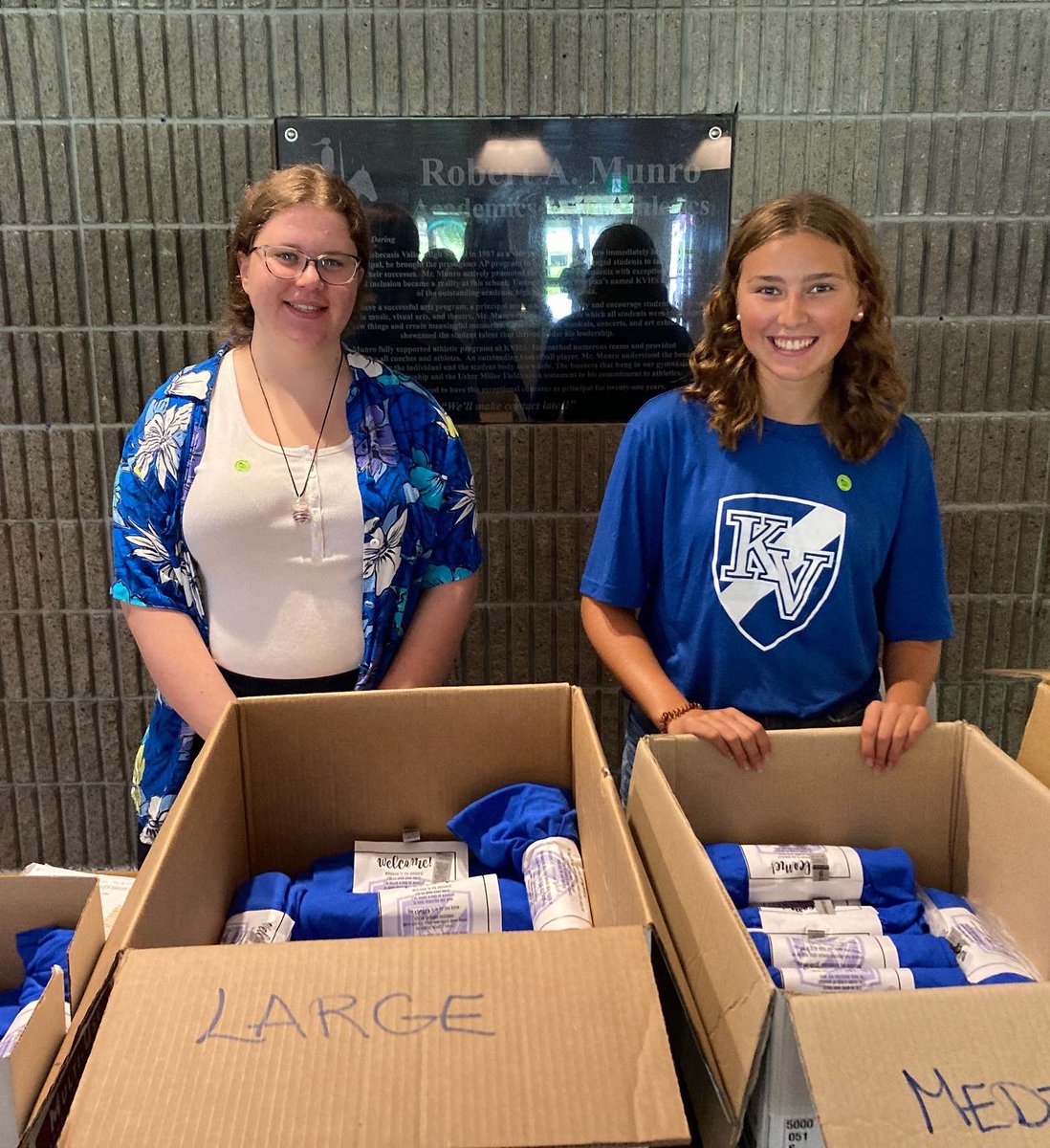 KVHSRenaissance's tweet photo. We were so excited to welcome our blue knights, the class of 2026 this week! #C2G #kvhsrenaissance #truenorthrenaissance #jostensrenaissance #commitmenttograduate https://t.co/Pn1QEzlnU5