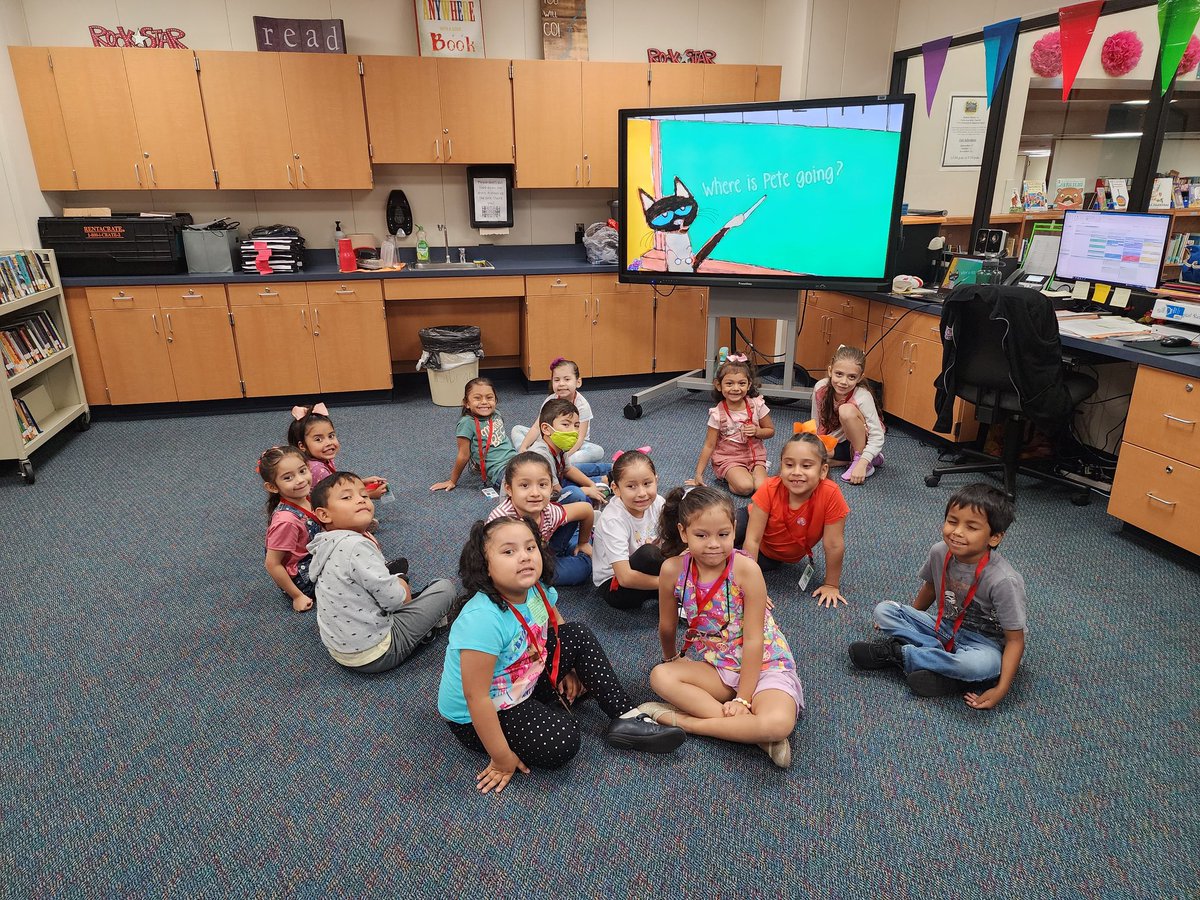 akemper17's tweet photo. First trip to the library with my kindergarteners, they loved it! Can't wait to bring them back again next week. @CFISDPost @GR_Houston #discoveryourgift https://t.co/aD7LLGWFxo