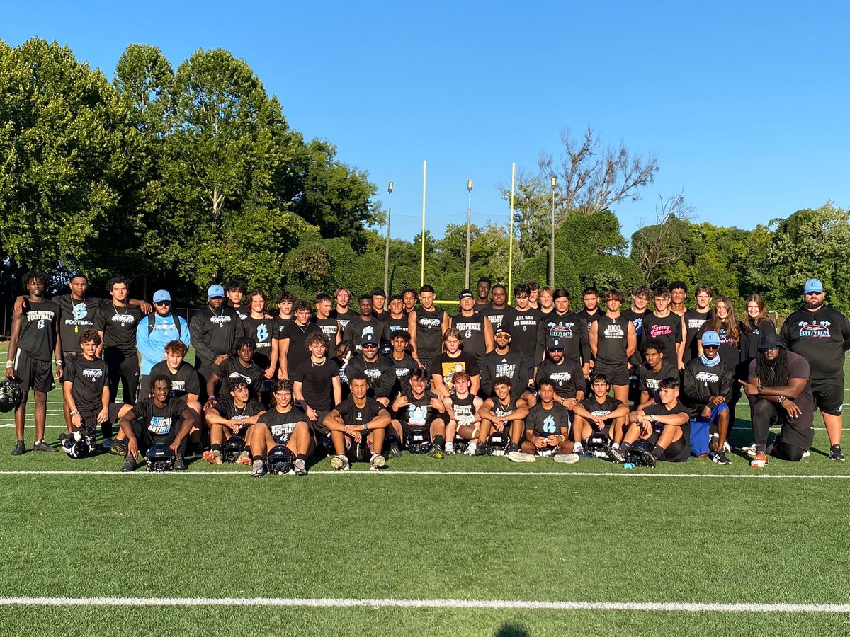 When faced with adversity, the Bobcats pívot and come out stronger. Minor hiccup this AM but they arrived in Chattanooga safe and were able to practice at <a href="/GoMocsFB/">Chattanooga Football</a> field. Time for dinner, a good sleep, and then Friday Night Lights tomorrow. 💪🏼 #bobcatnation <a href="/WestBrowardHigh/">West Broward High</a>