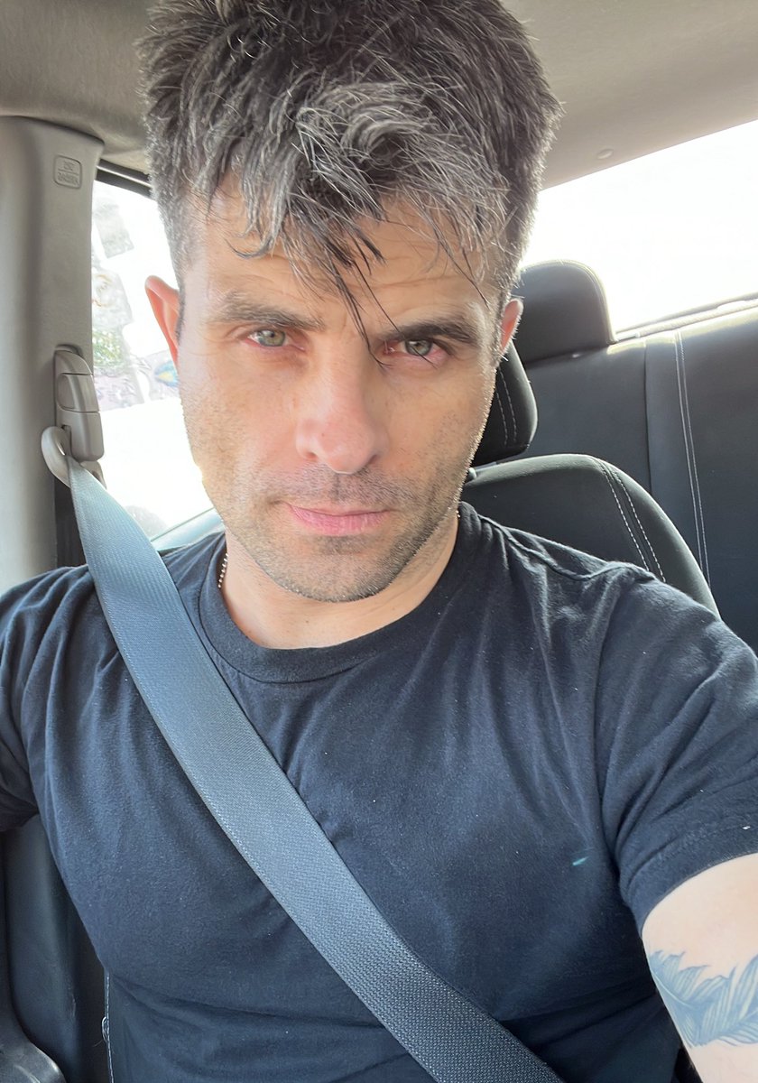 RobbieKlay's tweet image. :)