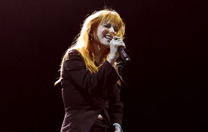 pmoreuy's tweet photo. 🎙 Hayley Williams habló sobre My Chemical Romance en #EverythingIsEmo
— "Para mí, escuchar a Gerard en 'Teenagers' fue como escuchar a un moderno Freddie Mercury" https://t.co/HkjHpViJ1q