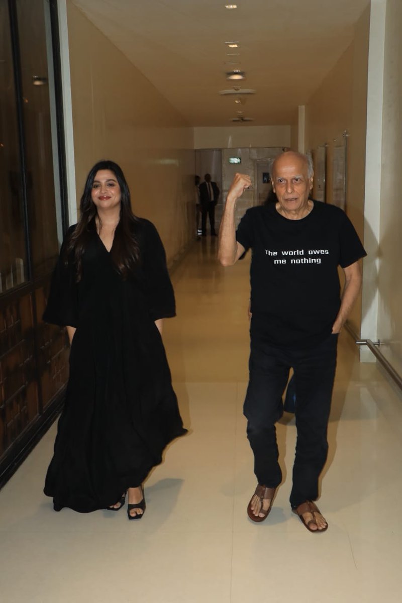 TheCineBlitz's tweet photo. @aliaa08 #RanbirKapoor and the #bhatts at #Brahmashtra screening https://t.co/h7UhYBQP6h