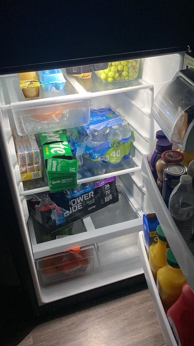 TreB214's tweet photo. #FridgeCheck https://t.co/vbVTGXzsnY